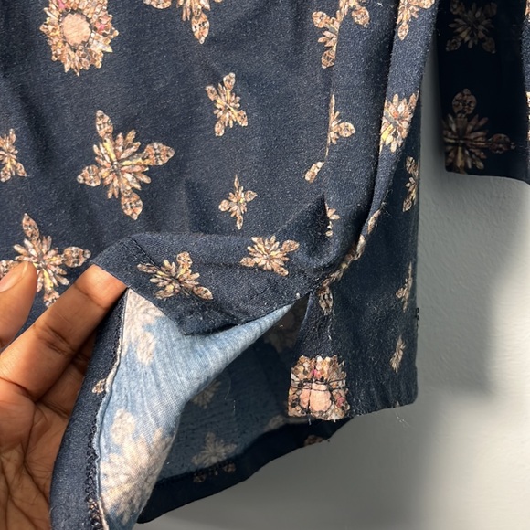 • H&M Navy Popover Top 3/4 Sleeves - Picture 10 of 16